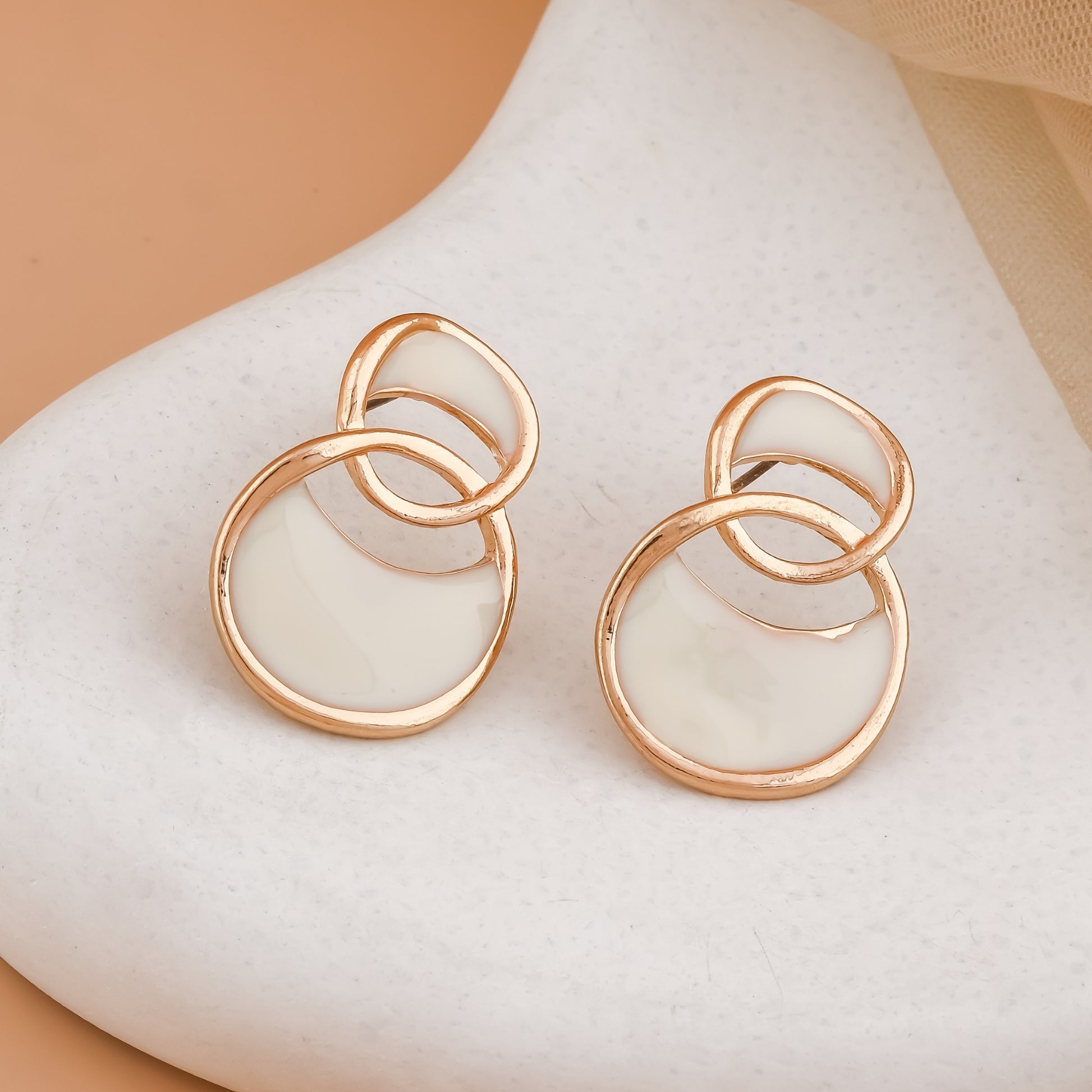 Interlinked Circle Stud Earrings