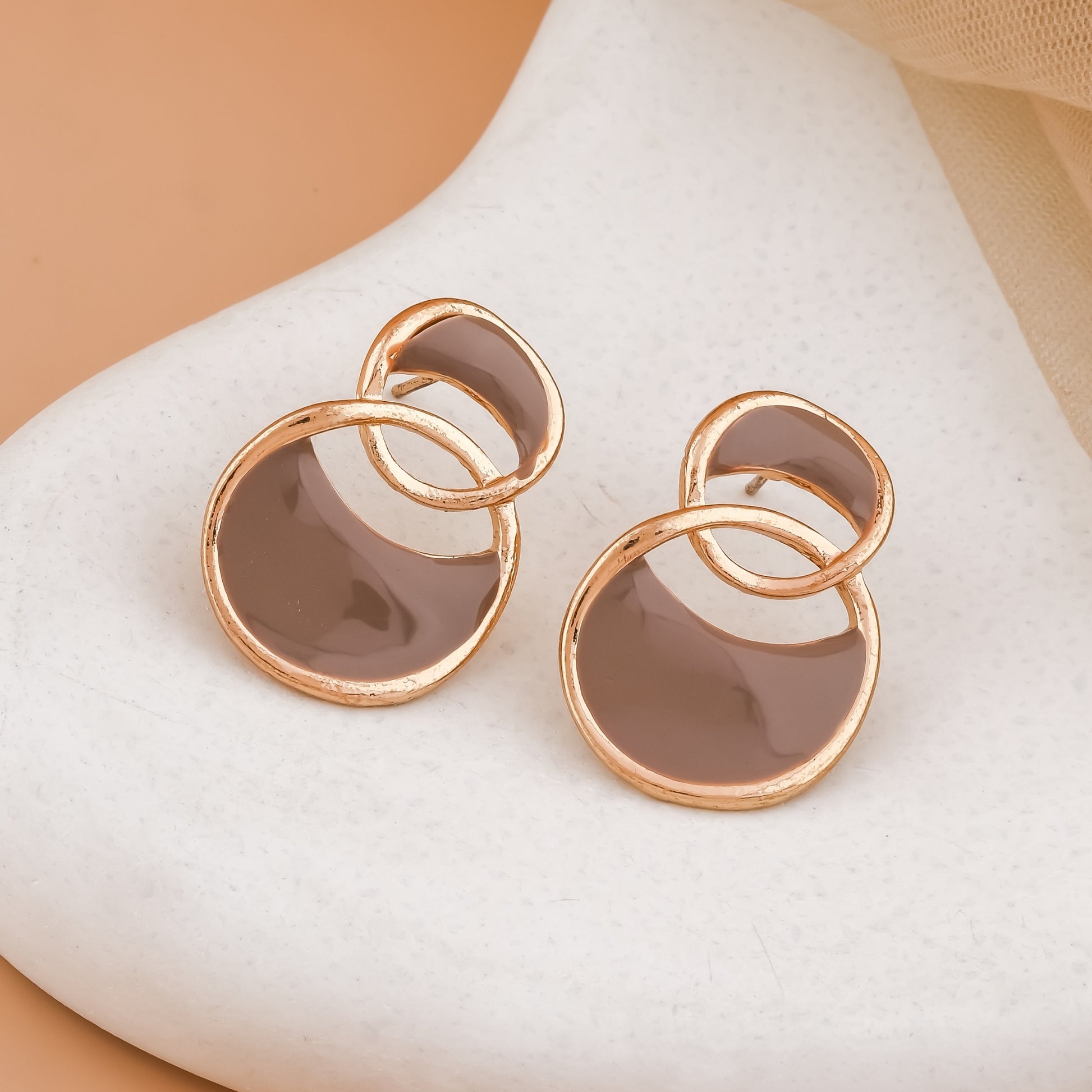 Interlinked Circle Stud Earrings