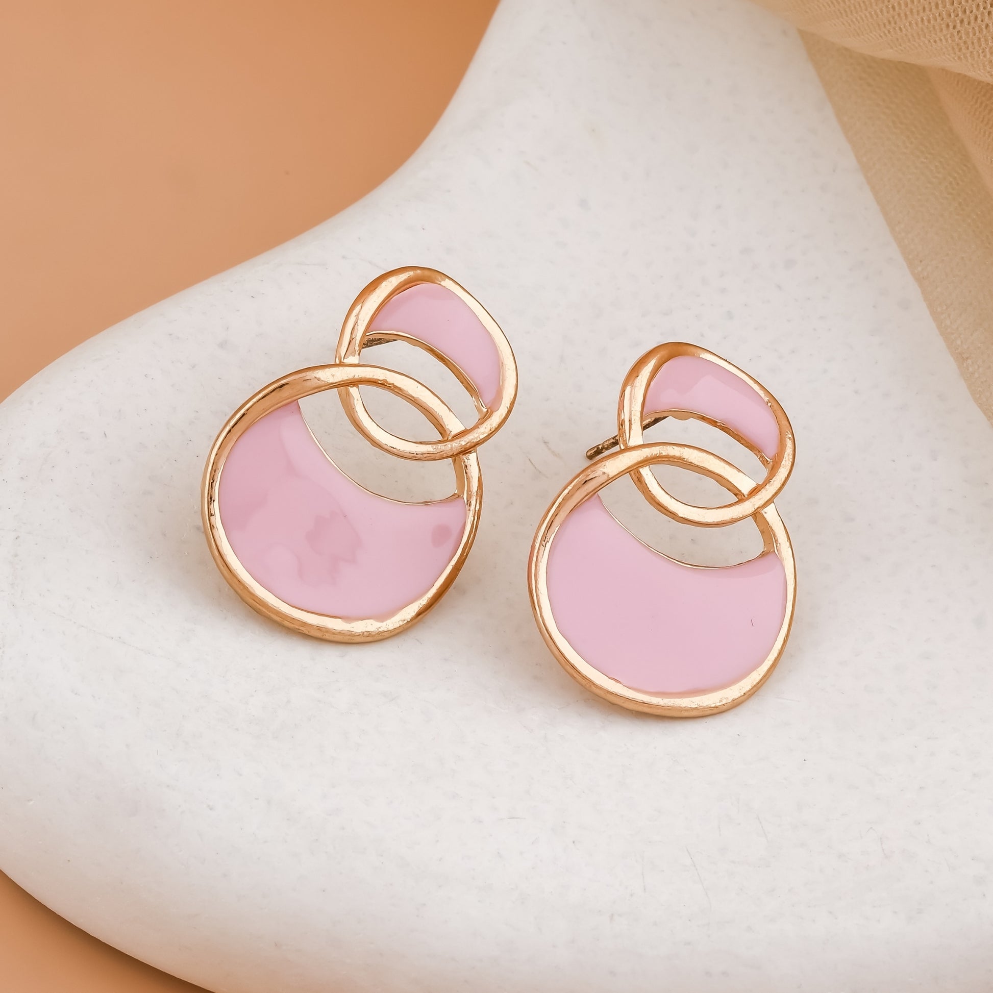 Interlinked Circle Stud Earrings