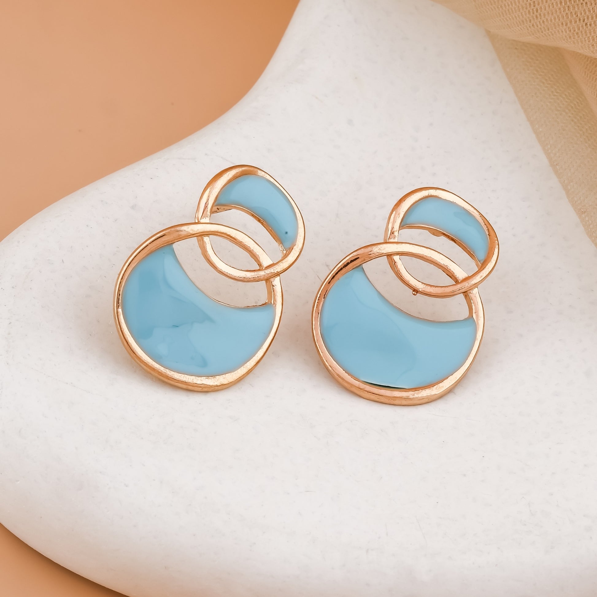 Interlinked Circle Stud Earrings